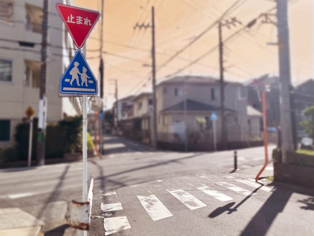 信号がない交差点